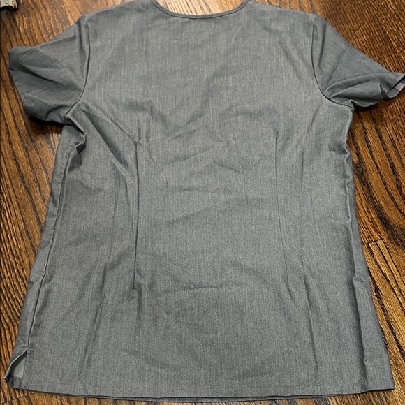 Figs Women’s Heather gray scrub set, size XS - Picture 4 of 7